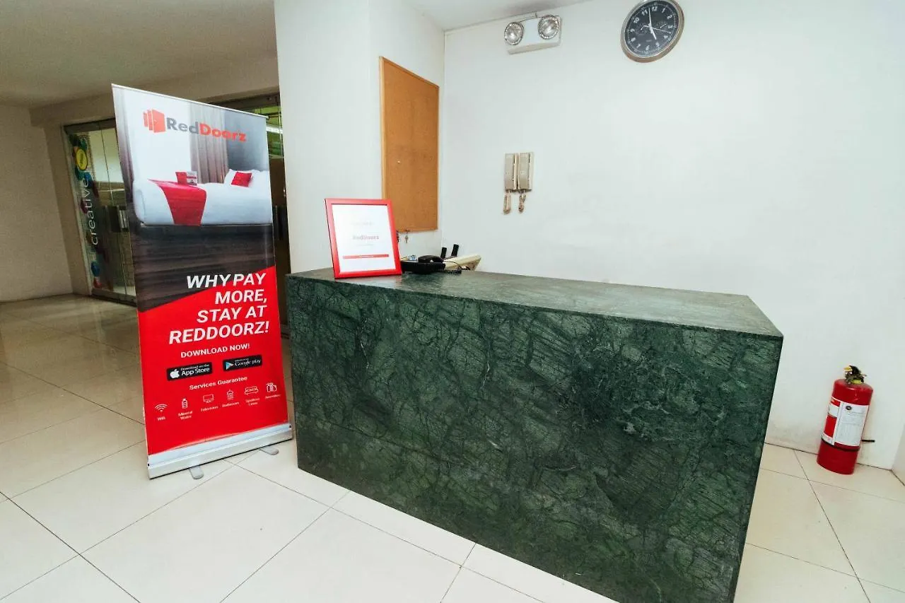 Reddoorz Near Osmena Highway 1 Hotel Makati City 2*,  Philippines